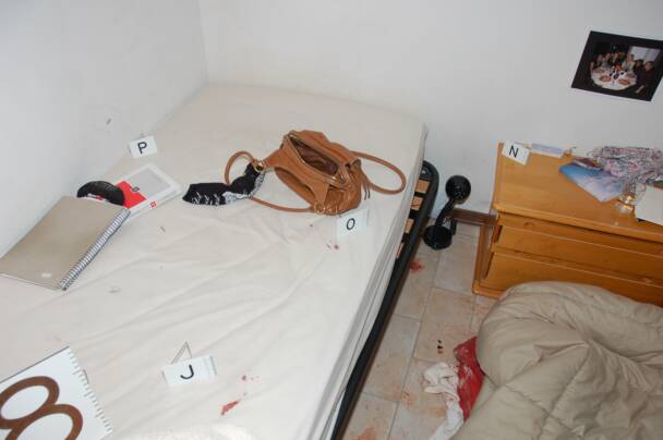 Meredith Kercher Crime Scene Photos Body